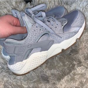 Grey snake Nike hurraches